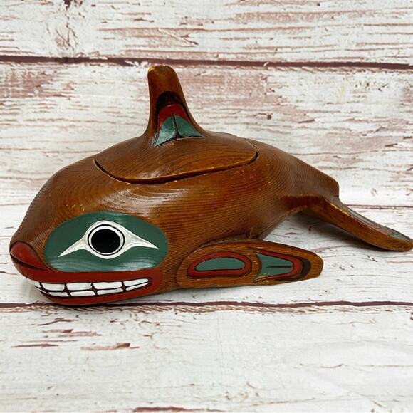 FIRST NATIONS Large Pearlite Haida Wooden Whale Box - Picture 1 of 7